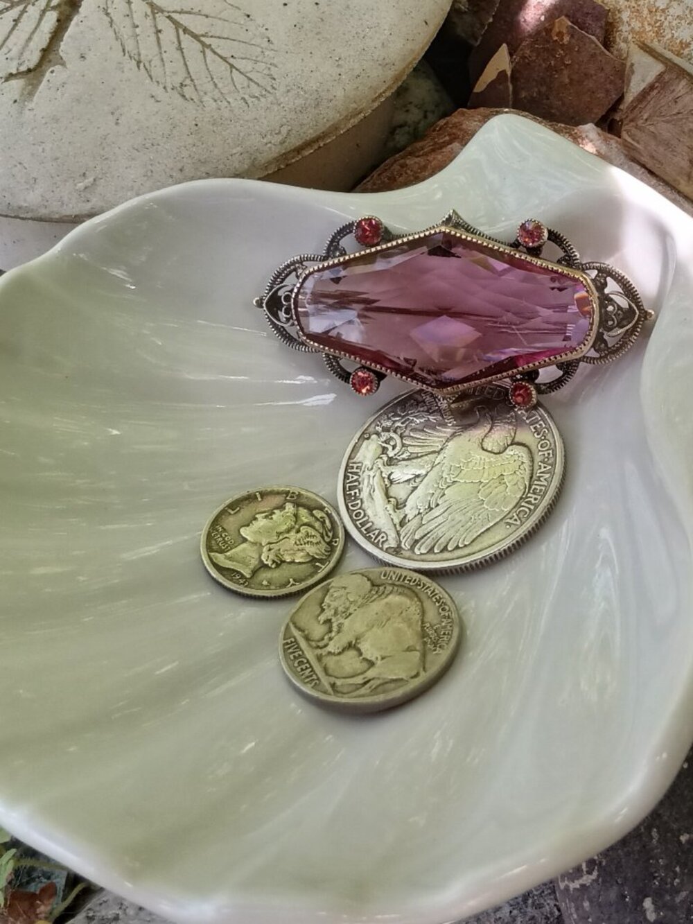 Gorgeous 1920's Czech Glass & Brass Brooch - Picture 8 of 10